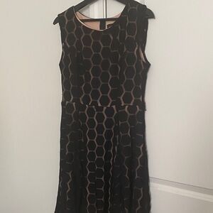 Elegant Black and Tan Sleeveless Dress